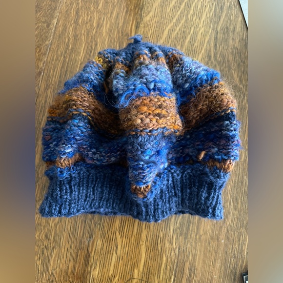 Hand spun wool, hand knit hat in beautiful colors of blue and rust. Beanie style - Picture 6 of 8